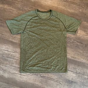 Lululemon Mens Athletic Shirts Size Large Green